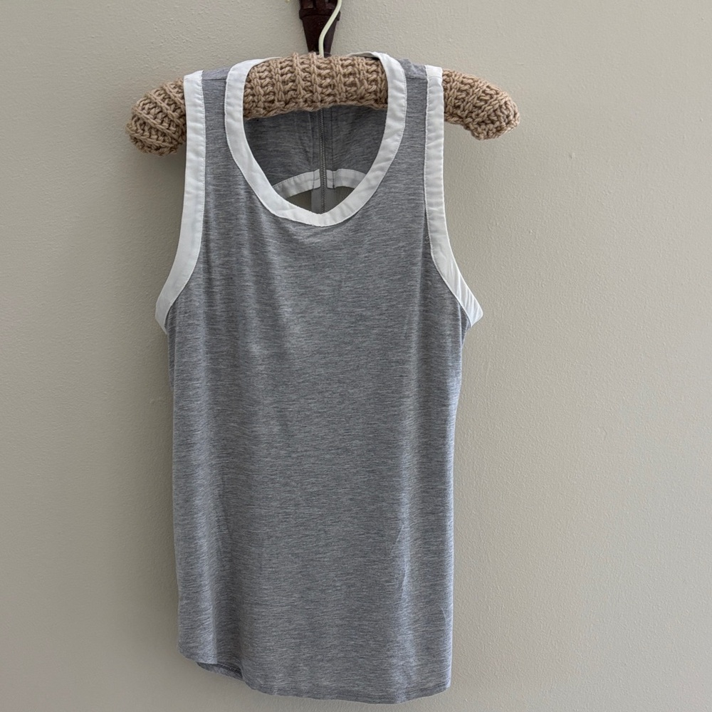 Harlowe & Graham Tan and White Knit Top
